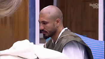 Preview 1 of Son Horny Mom Japan - bbb 15 - Aline trocando biquini