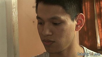 Preview 1 of Tube Com Velhas - Two horny gay boys kiss and give head