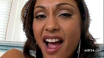 Preview 2 of Xxx Chiana Mp 3 Vedeo - Juicy Pussy On Horny MILF