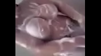 Preview 1 of Woman Oil Malis - Video.MOV