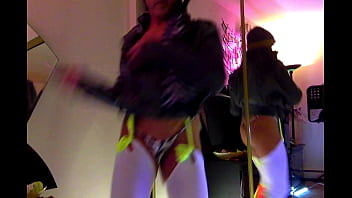 Preview 3 of Apple Bottom Black Chick Fucked - buguluga