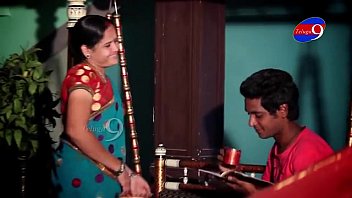 Preview 1 of Tamil Sex Movie Clips Downlod - Mahi aunty tempting to young boy in her house - YouTube.MP4