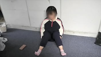 Preview 2 of Anal Lana Roberts - 普段はおか◯さんが家にいるからオナニーできないけど、誰もいない倉庫を見つけてこそこそとオナニーするかわいジャージ姿のマネージャー。