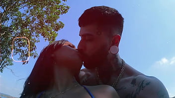 Preview 1 of Madari Beta Ka X Bf - TROCA DE CASAIS FODENDO A BUCETINHA DE DUAS MORENAS SAFADAS EM SITIO P&Uacute_BLICO - TEASER