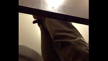 Preview 2 of Sierilanka Sex - quay len toilet vincom.MOV