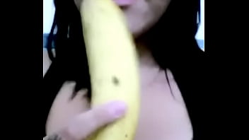 Preview 1 of Red Head Mom Son Ass - Putinha babando com banana