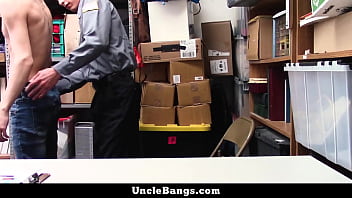 Preview 1 of 10yas Old Xx - Mall Guard Catches the Guy Using Multiple Stolen Credit Cards - Unclebangs