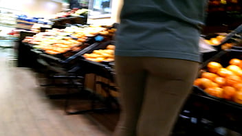 Preview 2 of Beautiful Tits And Vergen - Buen culo en el supermercado