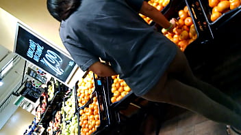 Preview 3 of Beautiful Tits And Vergen - Buen culo en el supermercado