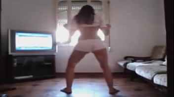 Preview 3 of Big Saggy - A inesquec&iacute_vel gostosa do shortinho branco