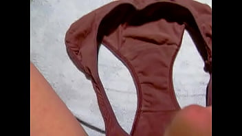 Preview 2 of Virgenes Xxx Teniendo Orgasmo - cum in her panty