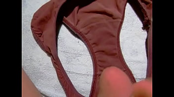 Preview 3 of Virgenes Xxx Teniendo Orgasmo - cum in her panty