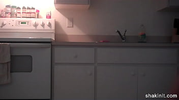 Preview 1 of Cermi 4k Com - shakin booty in the kitchen