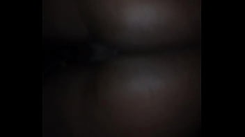 Preview 2 of Video Xxxx Hd - maravilhosa essa negra perfeita trocando de esta&ccedil_&atilde_o no radio do carro