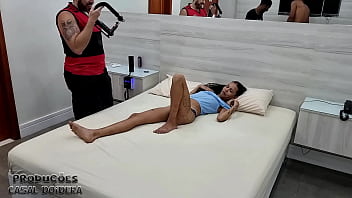 Preview 1 of Mom Son Julia Ann Xander Corvus - Bastidores da grava&ccedil_&atilde_o com a novinha Karolzinha gozando muito com duas picas na buceta ao mesmo tempo em Outubro de 2022