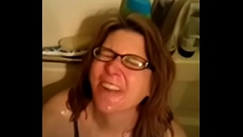 Preview 3 of Xxx Jiss Hot Beautiful Girl - Amateur wife Drinks 2 guys piss!