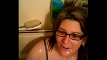 Preview 4 of Xxx Jiss Hot Beautiful Girl - Amateur wife Drinks 2 guys piss!