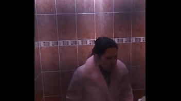 Preview 4 of Porn Kerela Vedeos - La guarra de mi prima buenota en el ba&ntilde_o