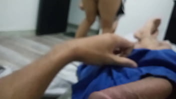 Preview 1 of Mom And Moives Famille Ral - SIRVIENTA CONTRATADA - mi sirvienta caliente mckencie estaba limpiando mi cuarto pero el deseo sexual hace que me muestre su GRAN CULO SIN PANTIES