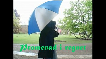 Preview 1 of Coleeg Girls - Promenad i regnet
