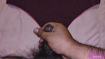 Preview 2 of Desi Girls Peeing - Corrida r&aacute_pida sobre la tanga nueva reci&eacute_n usada de mi novia