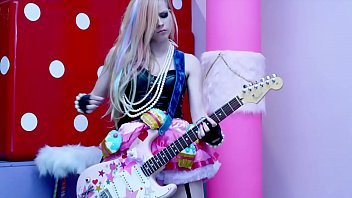 Preview 1 of Hija Meta Du Pene Dentro - Avril Lavigne - Hello Kitty