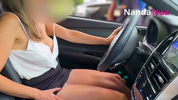 Preview 2 of Black Garl Hd Sex - Esposa safada exibindo peitos e pagando calcinha para frentista em posto de gasolina