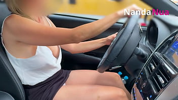 Preview 1 of Black Garl Hd Sex - Esposa safada exibindo peitos e pagando calcinha para frentista em posto de gasolina