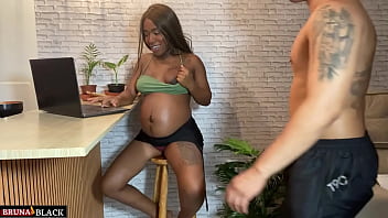 Preview 1 of Police Lesbian Hot - Esse e o jeito certo de fuder uma linda gr&aacute_vida jovem.