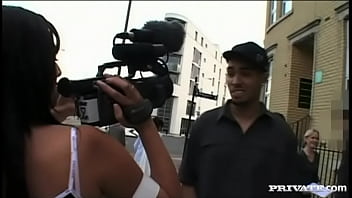 Preview 2 of Fucking Cum Hard - Ionie Finds a Black Man to Come Indoors and Fuck the Blonde Girl