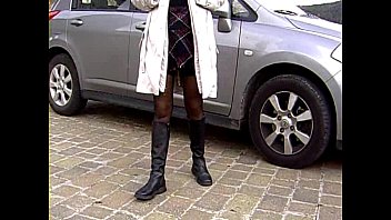 Preview 4 of Tr Alt Yazili Anne Porno - Se pasea con las bolas chinas de cadenitas