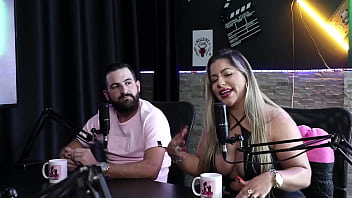 Preview 1 of Bournemouth Hidden Camera - Ela sente ci&uacute_mes,  mesmo sendo liberal,  o marido n&atilde_o deixa ela dar pra outro,  fez sexo anal e transou no caminh&atilde_o - Juli Figueir&oacute_ e Felipe Larrossa (SHEER/RED)