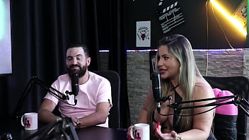 Preview 4 of Bournemouth Hidden Camera - Ela sente ci&uacute_mes,  mesmo sendo liberal,  o marido n&atilde_o deixa ela dar pra outro,  fez sexo anal e transou no caminh&atilde_o - Juli Figueir&oacute_ e Felipe Larrossa (SHEER/RED)