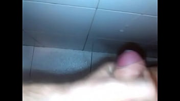 Preview 4 of Kamera Deutsch - masturb&aacute_ndome en el ba&ntilde_o del trabajo