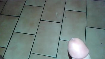 Preview 3 of De Regalo - Minha cunhada pediu um pouco de leite e eu mandei