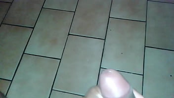 Preview 4 of De Regalo - Minha cunhada pediu um pouco de leite e eu mandei