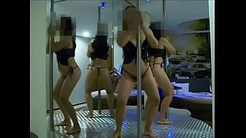 Preview 1 of Pono Za Japani - Putinha fazendo pole dance e deixando o cliente louco de tes&atilde_o