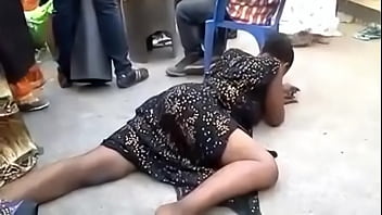 Preview 2 of Kuuk Kizlarin Sikii - african woman doing some sexual dances