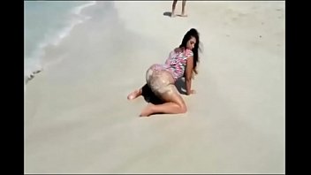 Preview 2 of 12yarsh Nxxx - Big ass shaking at the beach