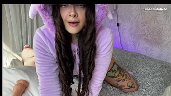 Preview 1 of Anal Interracial Maduras Flacas - This split tongue girl can&#039_t hold anal fuck and peeing on himself with SVAKOM toy