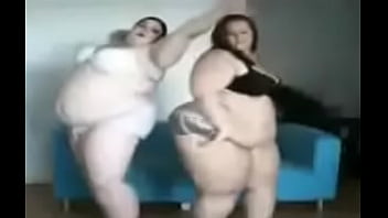 Preview 4 of Max E Gatos - Gorda le gana a Shakira Bailando