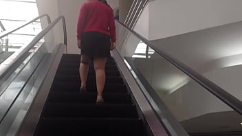 Preview 2 of Zorwer Ka - Culote en escaleras el&eacute_ctricas