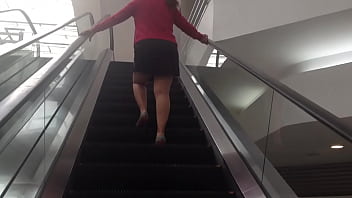 Preview 1 of Zorwer Ka - Culote en escaleras el&eacute_ctricas