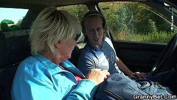 Preview 2 of Zoofilie Dog Woman - Old bitch gets nailed in the car by a stranger