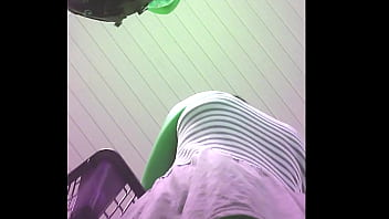 Preview 1 of Amateur Virgin Boy - Por baixo da saia na Fila da Verdureira