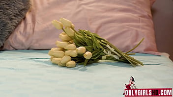Preview 2 of Cume Sut Xxx - Indoor Picnic Victoria Voxxx,  Lilly Bell