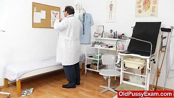 Preview 1 of Video Tkw Masturbasi - Smoking-hot blonde lady getting a gyno