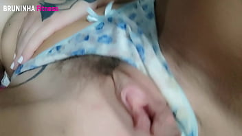 Preview 3 of Singapuri Xnx Girl - Ela acorda toda natural,  sem make e se mostra todinha