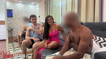 Preview 1 of Christian Couple Honeymoon Porn - Encontro quente com mais um seguidor negro dotado.. comeu os dois sem frescura.