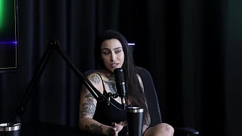 Preview 1 of Indians X Vidos - Escreveu um livro de romance com sadomasoquismo,  perdeu a virgindade nova,  &eacute_ bissexual e fica toda molhadinha tendo fetiches com transsexual - Lexi Mallet (SHEER/RED)